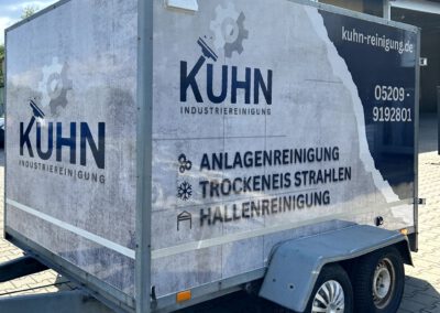 Kuhn Reinigung Anhaenger vorn