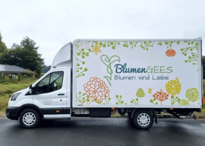 Fahrzeugbeschriftung Blumen Gees