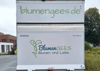 Fahrzeugbeschriftung Blumen Gees hinten